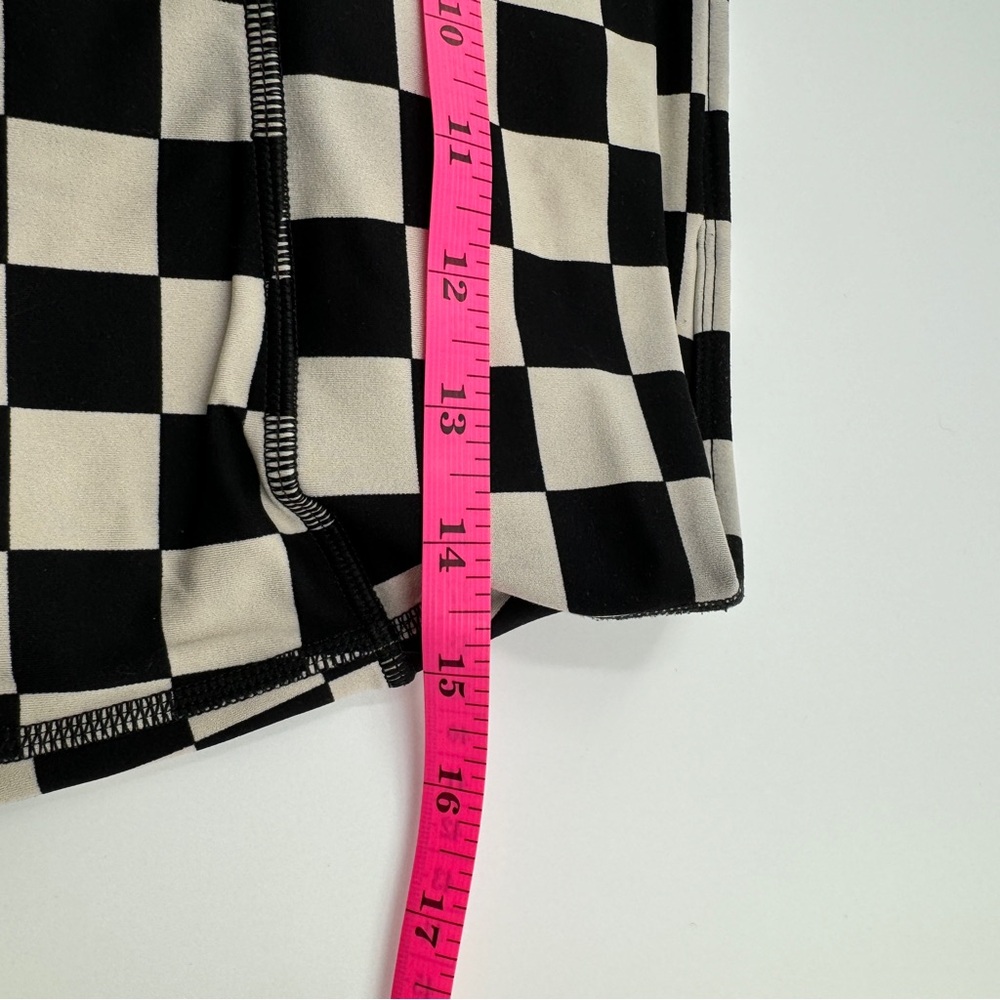Fabletics Motion Checkerboard Biker Shorts Size M - Picture 7 of 9